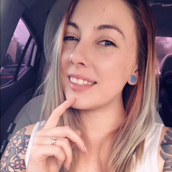 Meet your Posher - Picture 3 of 8